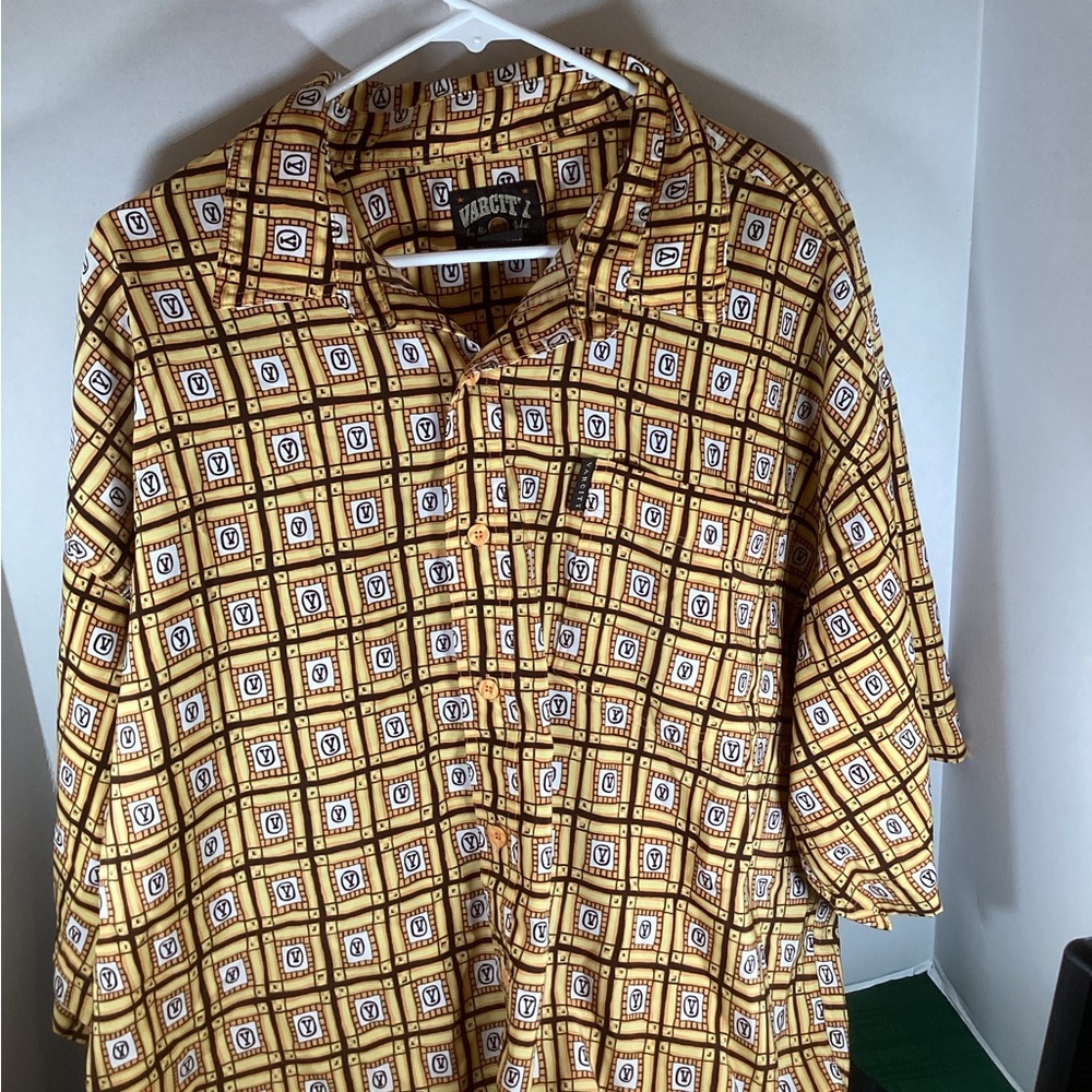 Varcity Men’s Casual Shirt. . Size Extra Large